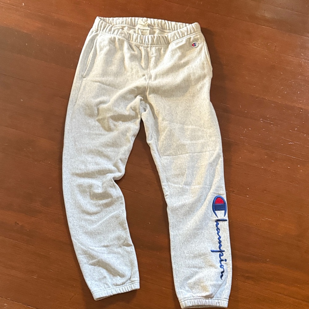 Champion Women’s Light Gray Joggers with Logo and Pockets